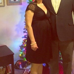 Seraphine Luxe mat. lace wrap dress: blk, size 6